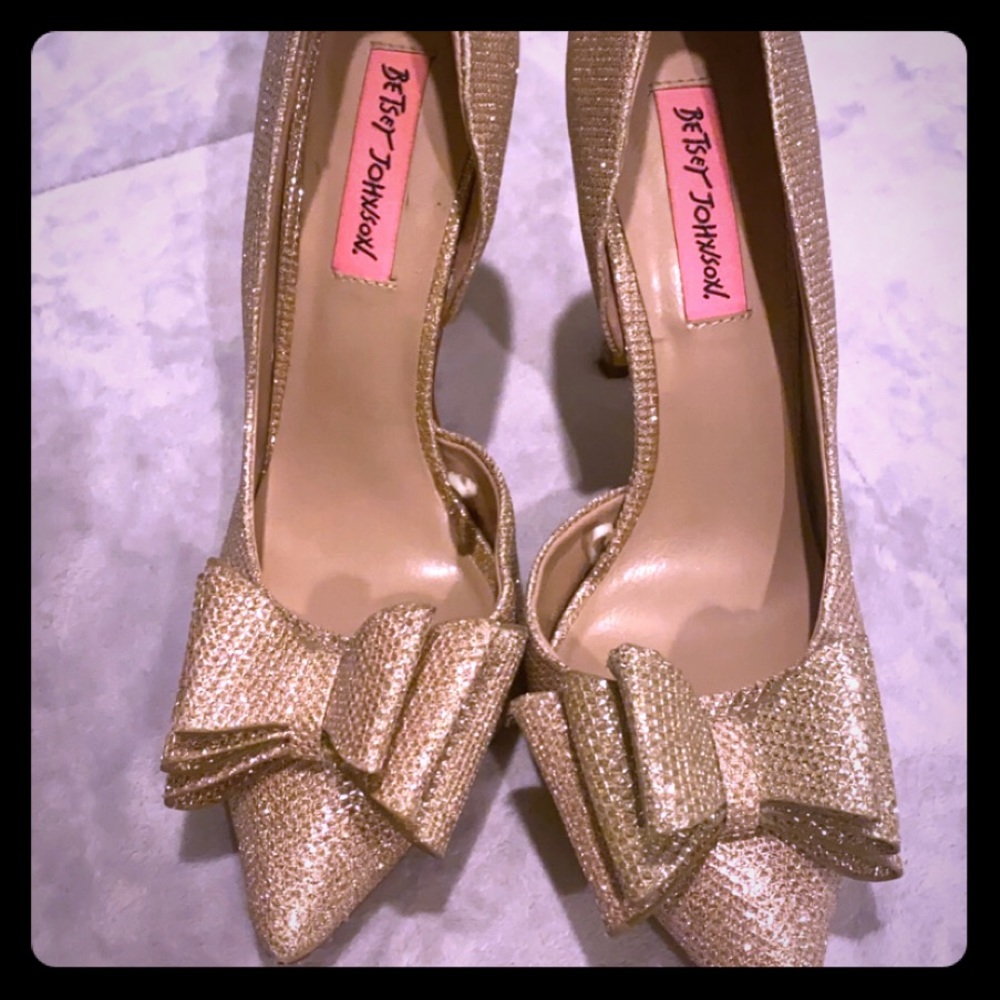 Betsey Johnson glitter bow pumps